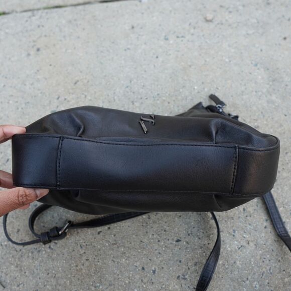 Simply Vera Vera Wang Remsen Crossbody Bag Faux Leather Black Minimalist Casual - Picture 12 of 13